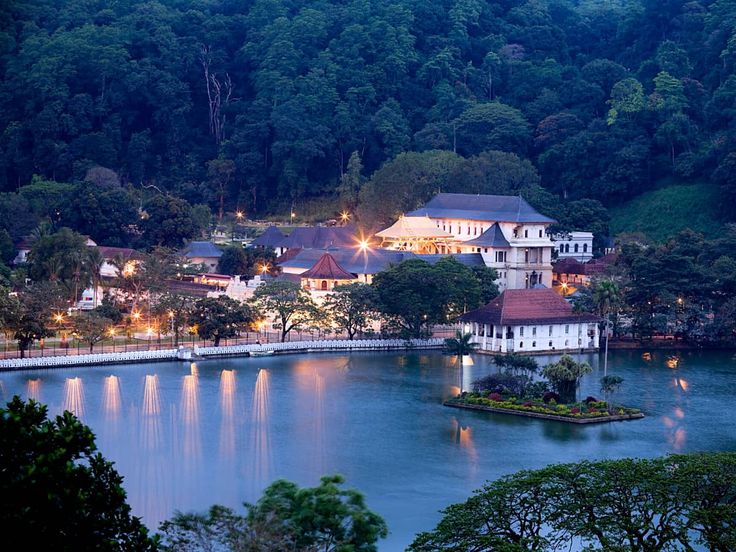 Kandy Lake