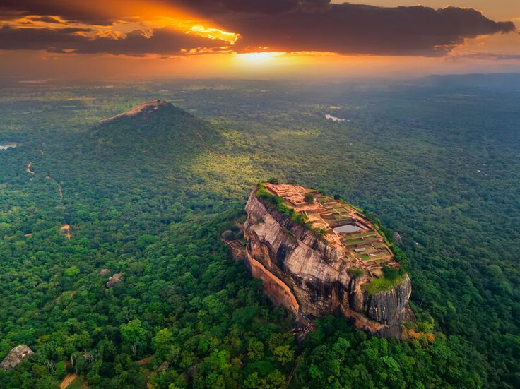 Sigiriya (Sigiriya Rock Fortress)